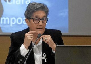 «Hay mujeres y niños que están encerrados con la bestia»